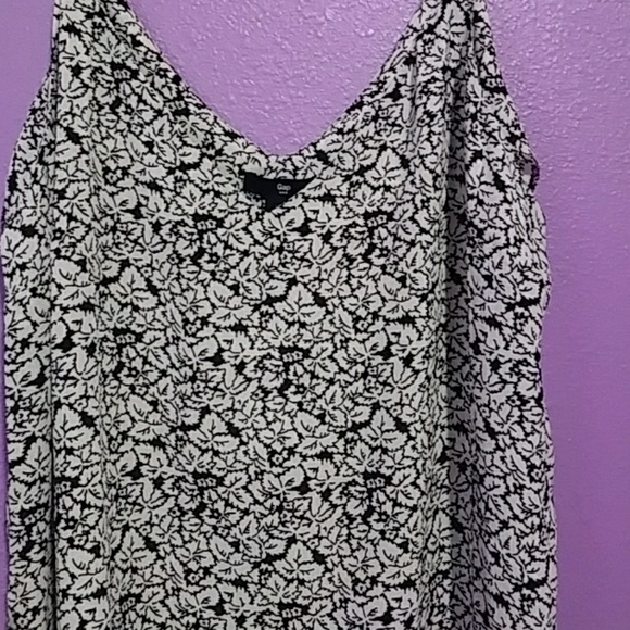 Gap Sleeveless Shirt. - Picture 2 of 3